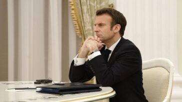Macron řekl, že se domluvil s Putinem