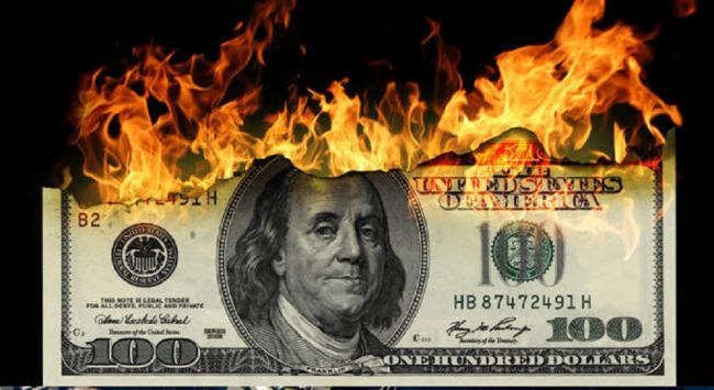 Dolar přestává být hlavní světovou měnou - expert