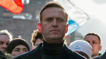 Navalnyj vyzývá Rusy, aby povstali proti „šílenému carovi“ Vladimiru Putinovi